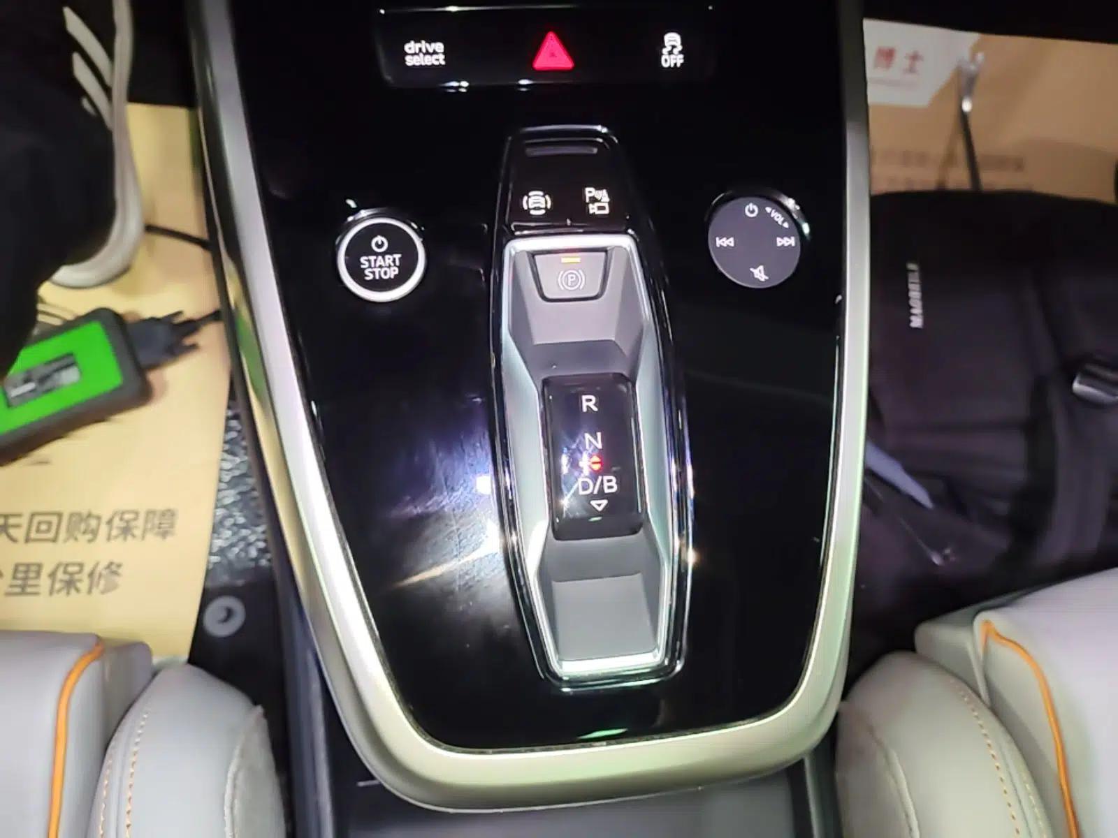 Audi Q5 e-tron 2023 40 e-tron Starry Edition Luxury Package — миниатюра 16