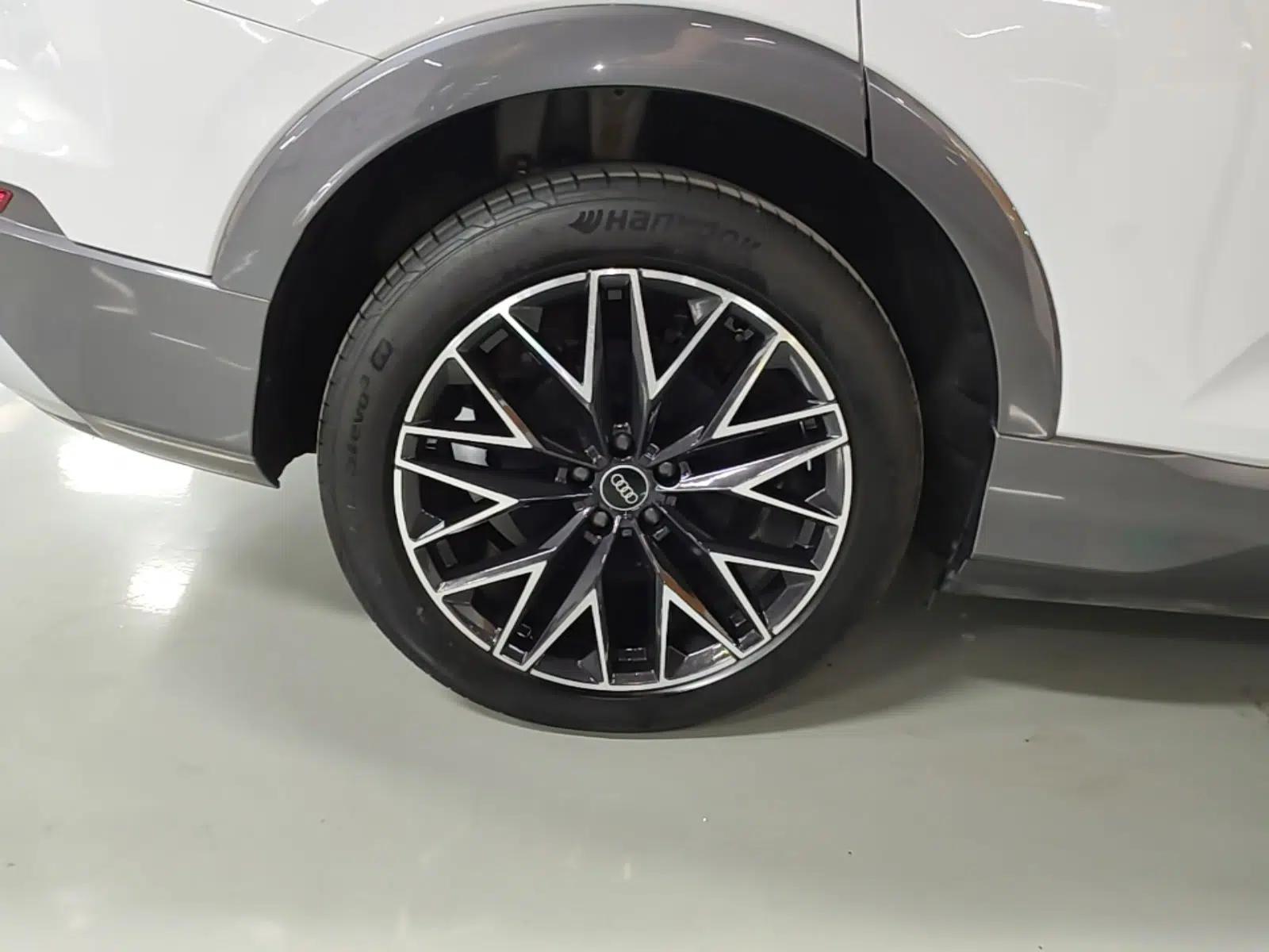 Audi Q5 e-tron 2023 40 e-tron Starry Edition Mecha Kit — миниатюра 10