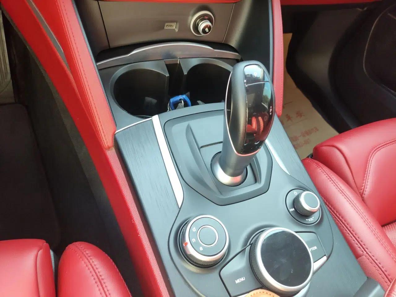 Alfa Romeo Stelvio 2017 2.0T 280HP Luxury Edition — миниатюра 15