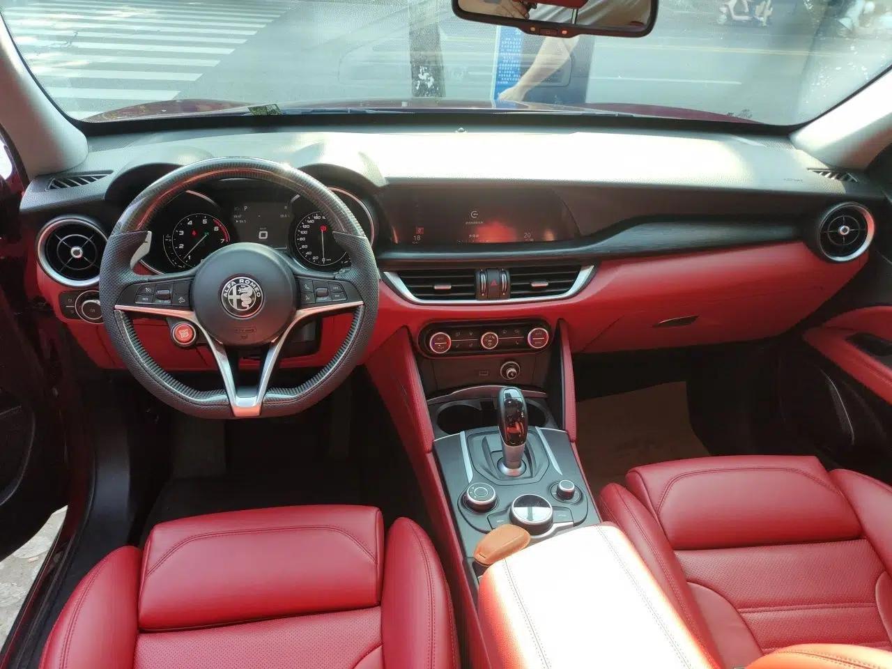 Alfa Romeo Stelvio 2017 2.0T 280HP Luxury Edition — миниатюра 10