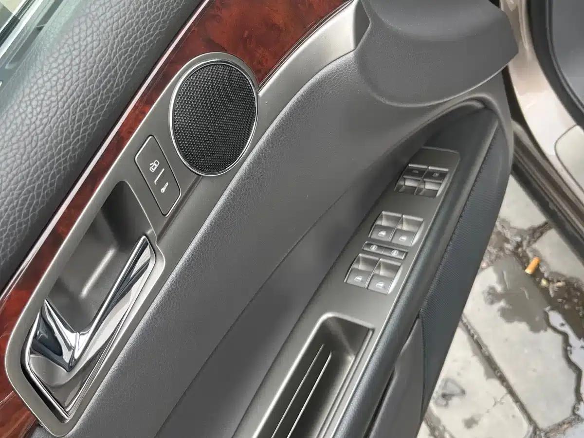 Phaeton 2011 3.6L V6 5-seater Extended Individual Edition — миниатюра 11