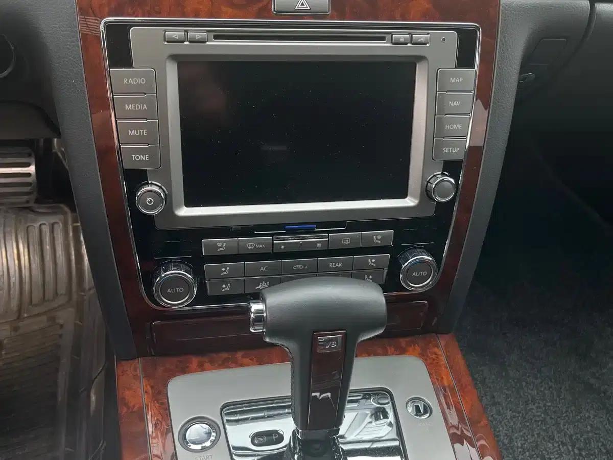 Phaeton 2011 3.6L V6 5-seater Extended Individual Edition — миниатюра 8