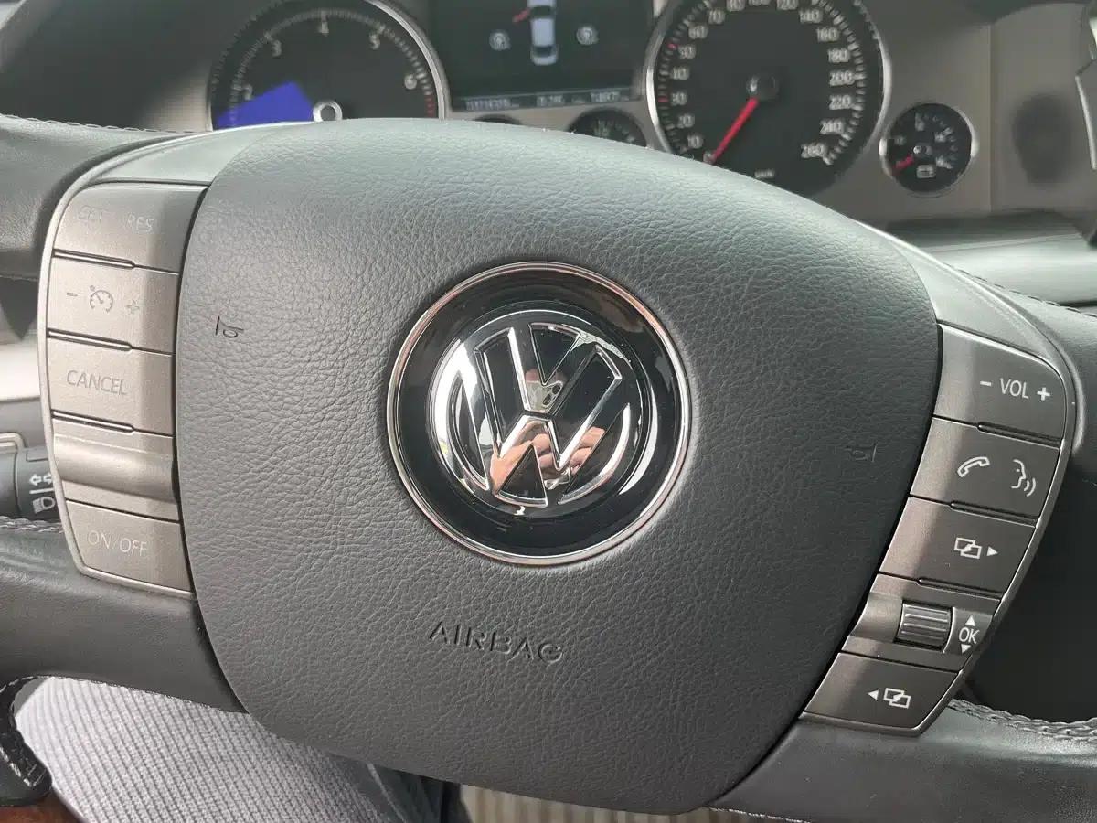 Phaeton 2011 3.6L V6 5-seater Extended Individual Edition — миниатюра 10