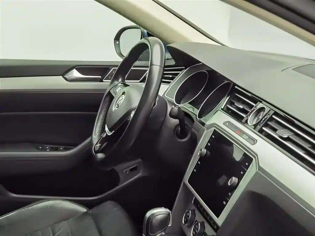 Passat Variant 2018 380TSI 2WD Comfortline — миниатюра 22