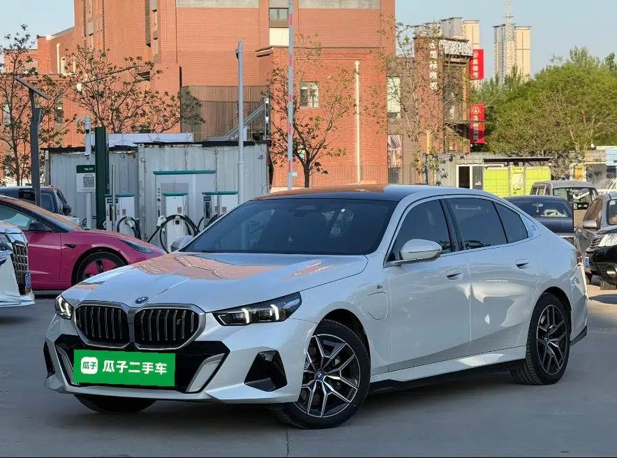 BMW i5 2024 eDrive 35L Luxury Model with M Sport Package — миниатюра 1