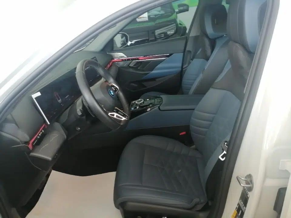 BMW i5 2024 eDrive 35L Luxury Model with M Sport Package — миниатюра 18