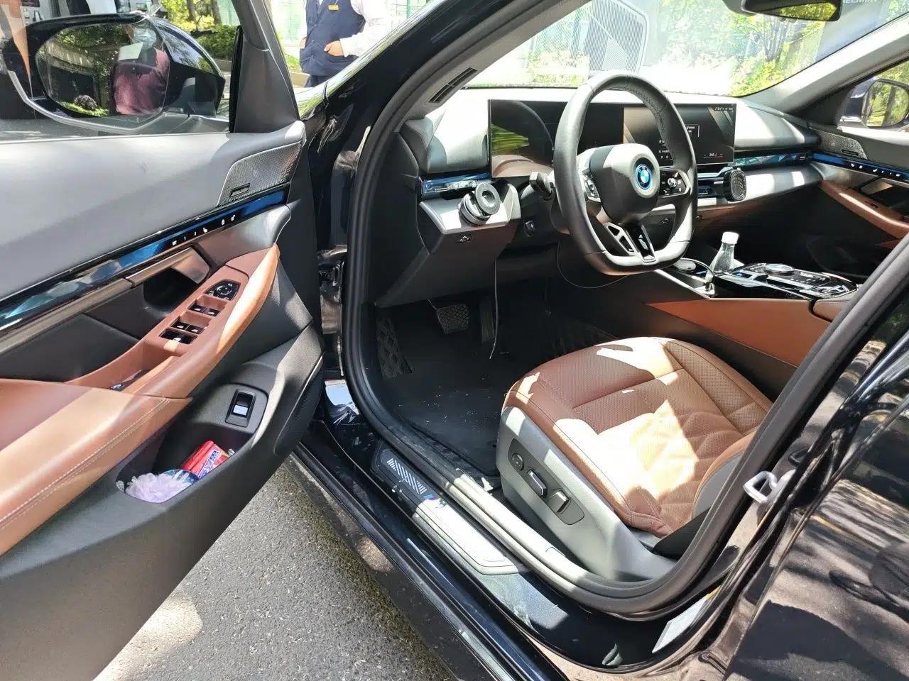 BMW i5 2025 eDrive 40L M Sport Package — миниатюра 17