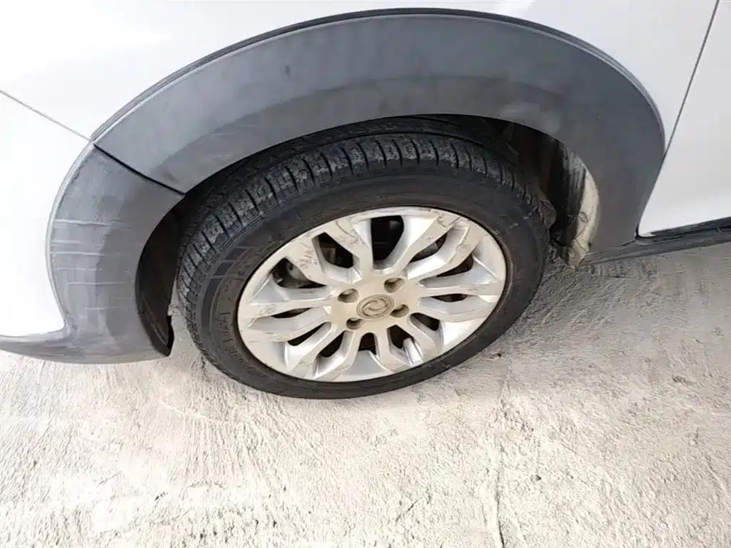 Dongfeng Fengshen AX3 2016 Model 1.5L Automatic Sporty Edition — миниатюра 23