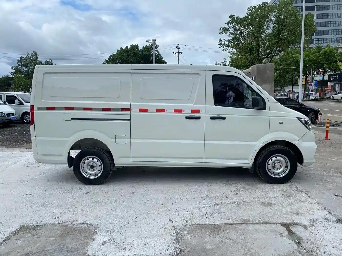 Yufeng EM26 2023 Standard Edition 41.472kWh Henan Lithium Power — миниатюра 4