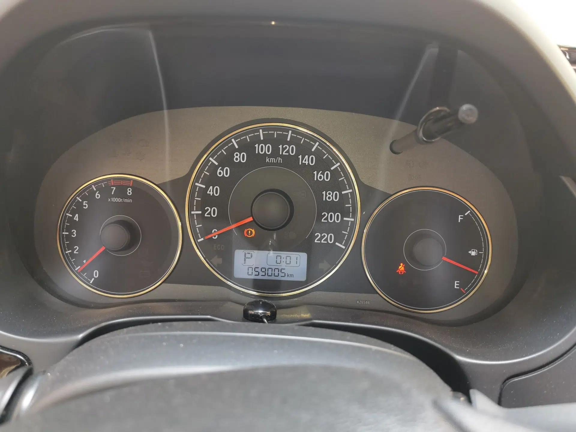 Honda Greiz 2016 1.5L CVT Comfort Version — миниатюра 12