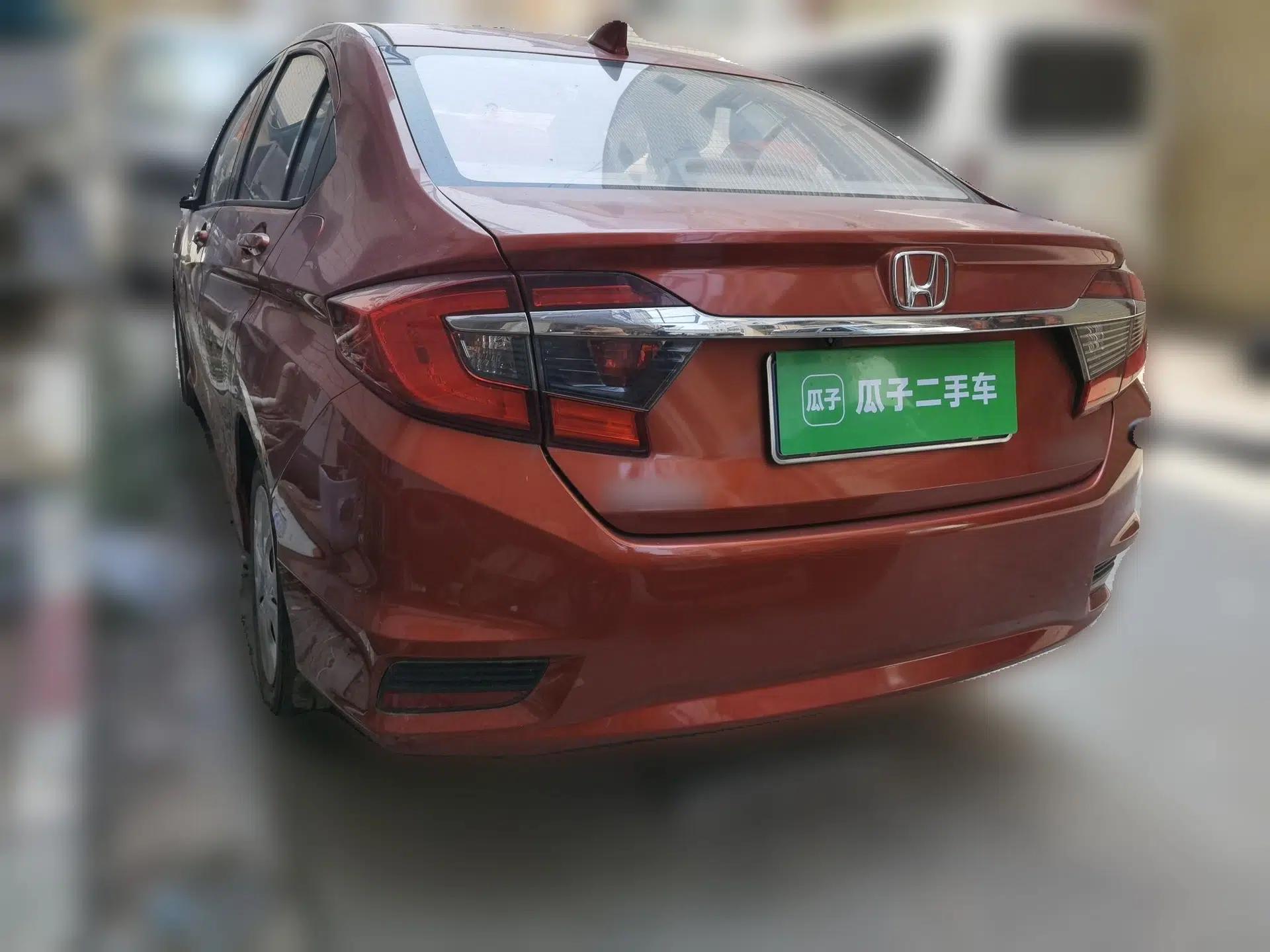 Honda Greiz 2016 1.5L CVT Comfort Version — миниатюра 4