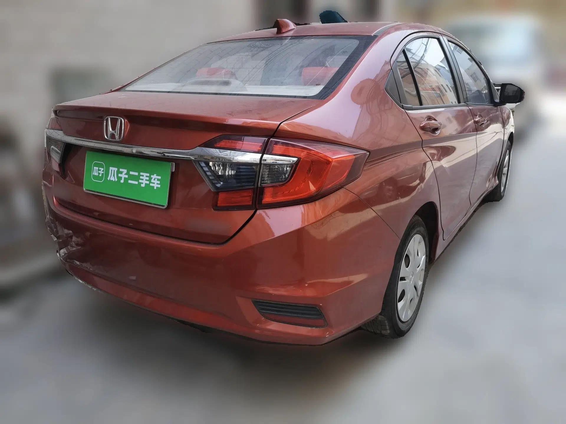Honda Greiz 2016 1.5L CVT Comfort Version — миниатюра 6
