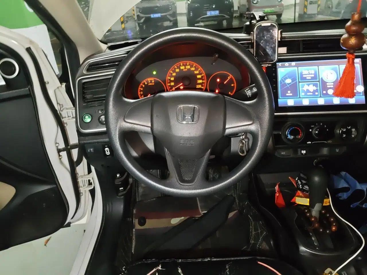 Honda Greiz 2016 1.5L CVT Classic Edition — миниатюра 11