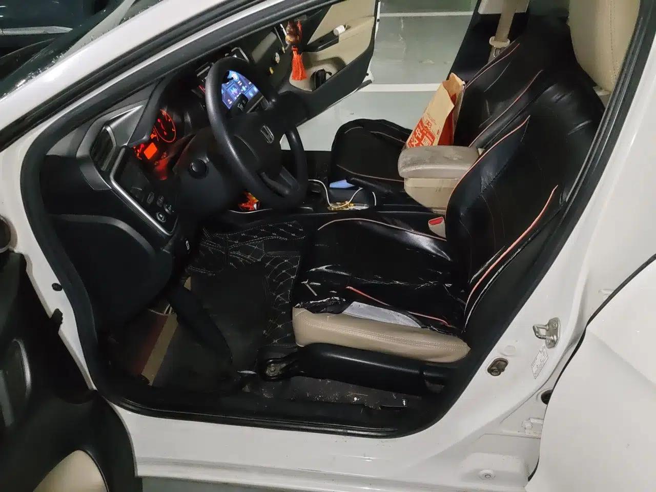 Honda Greiz 2016 1.5L CVT Classic Edition — миниатюра 17