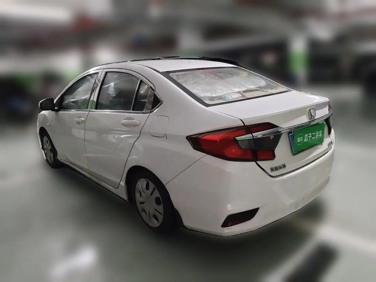 Honda Greiz 2016 1.5L CVT Classic Edition — миниатюра 4