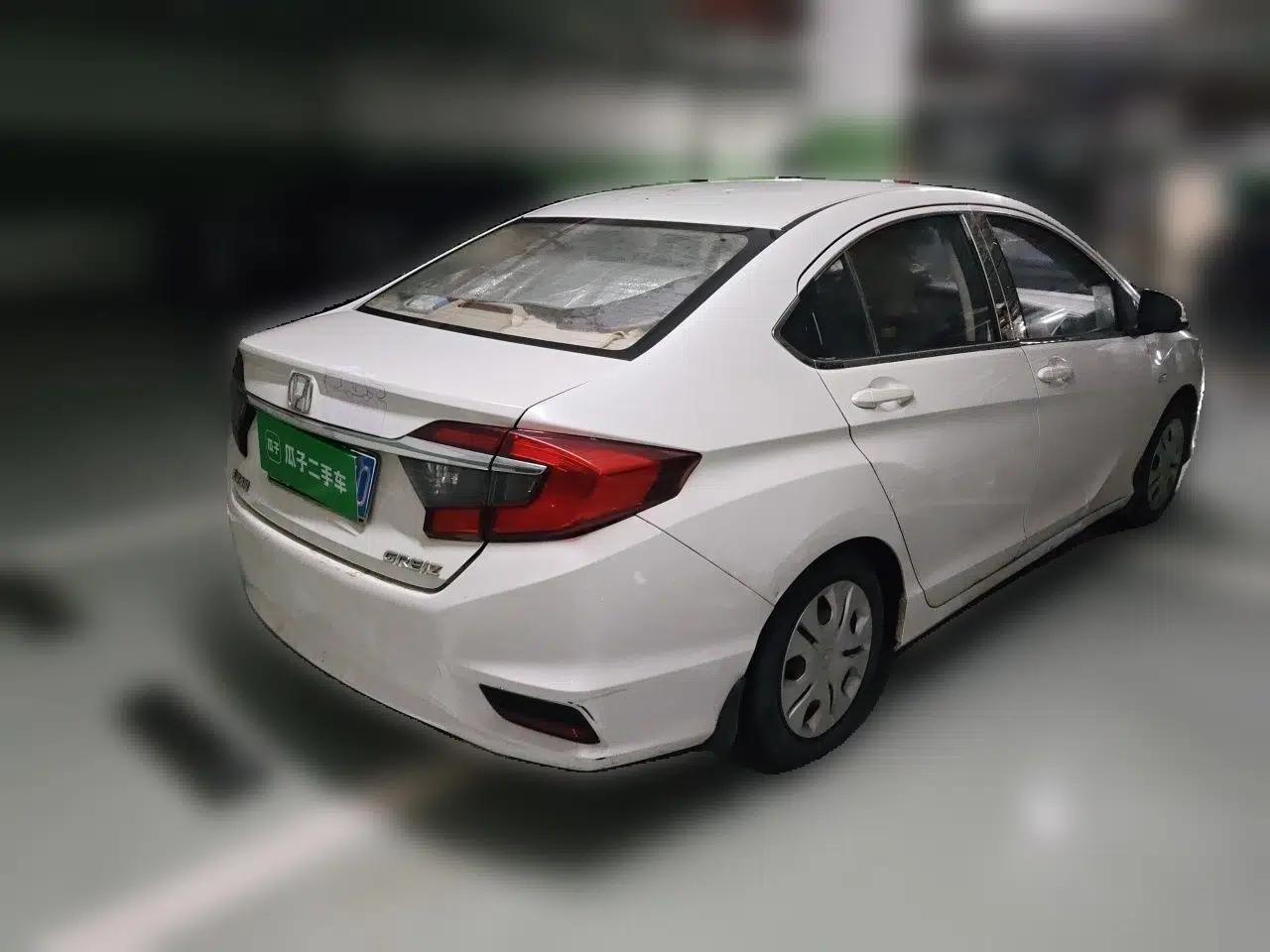 Honda Greiz 2016 1.5L CVT Classic Edition — миниатюра 6