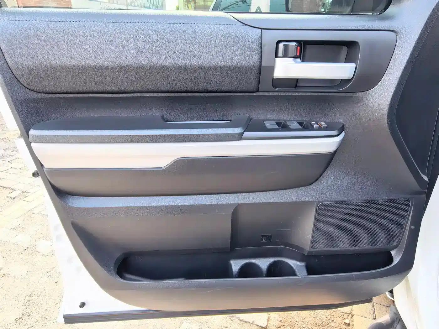 2020 Tundra 5.7L US Spec — миниатюра 10
