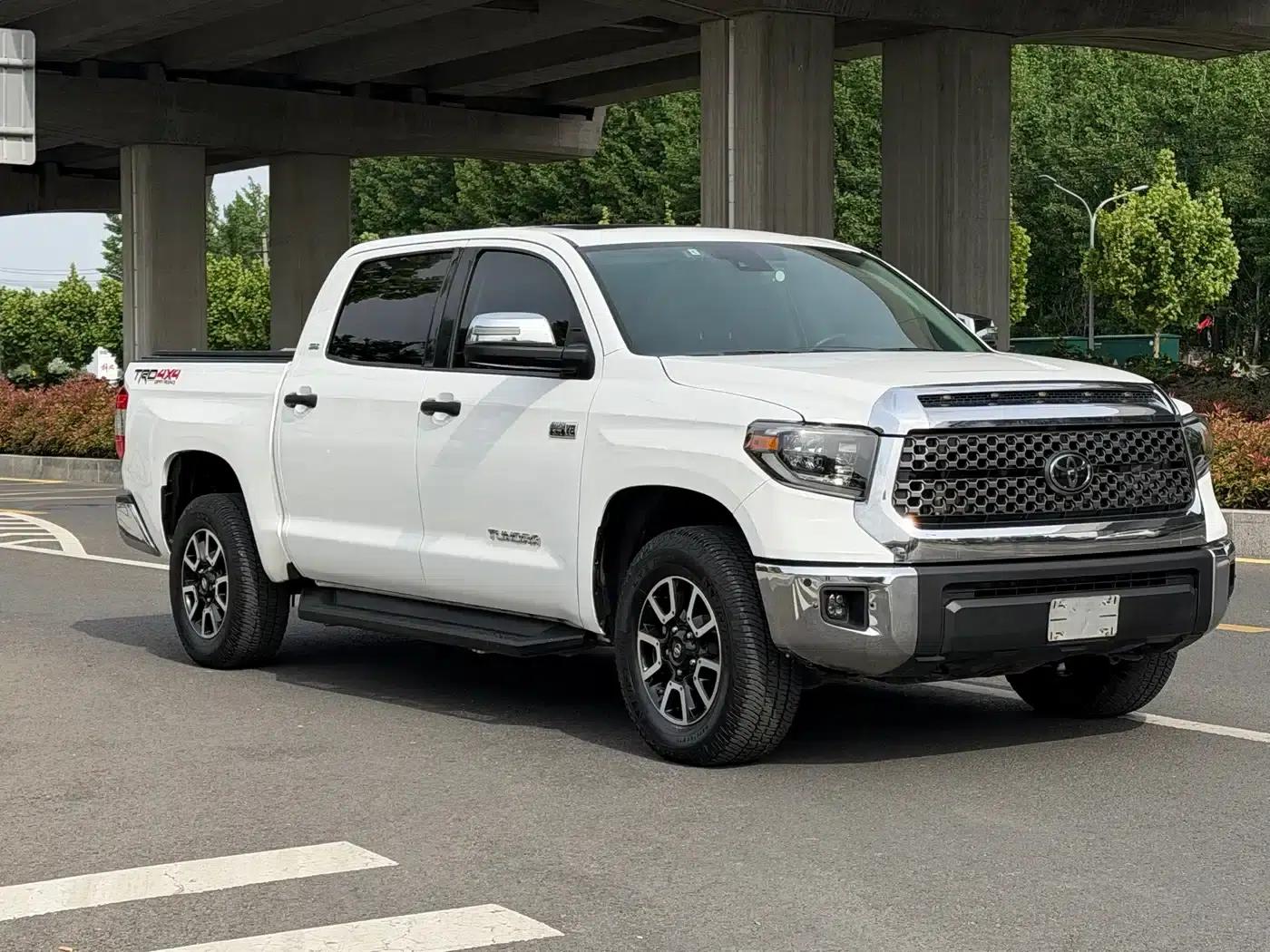 2020 Tundra 5.7L Automatic — миниатюра 3