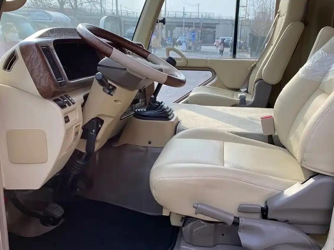 2019 Toyota Coaster 4.0L Premium Edition GRB53L-ZCMSK 20-seater Special Edition 9GR — миниатюра 4