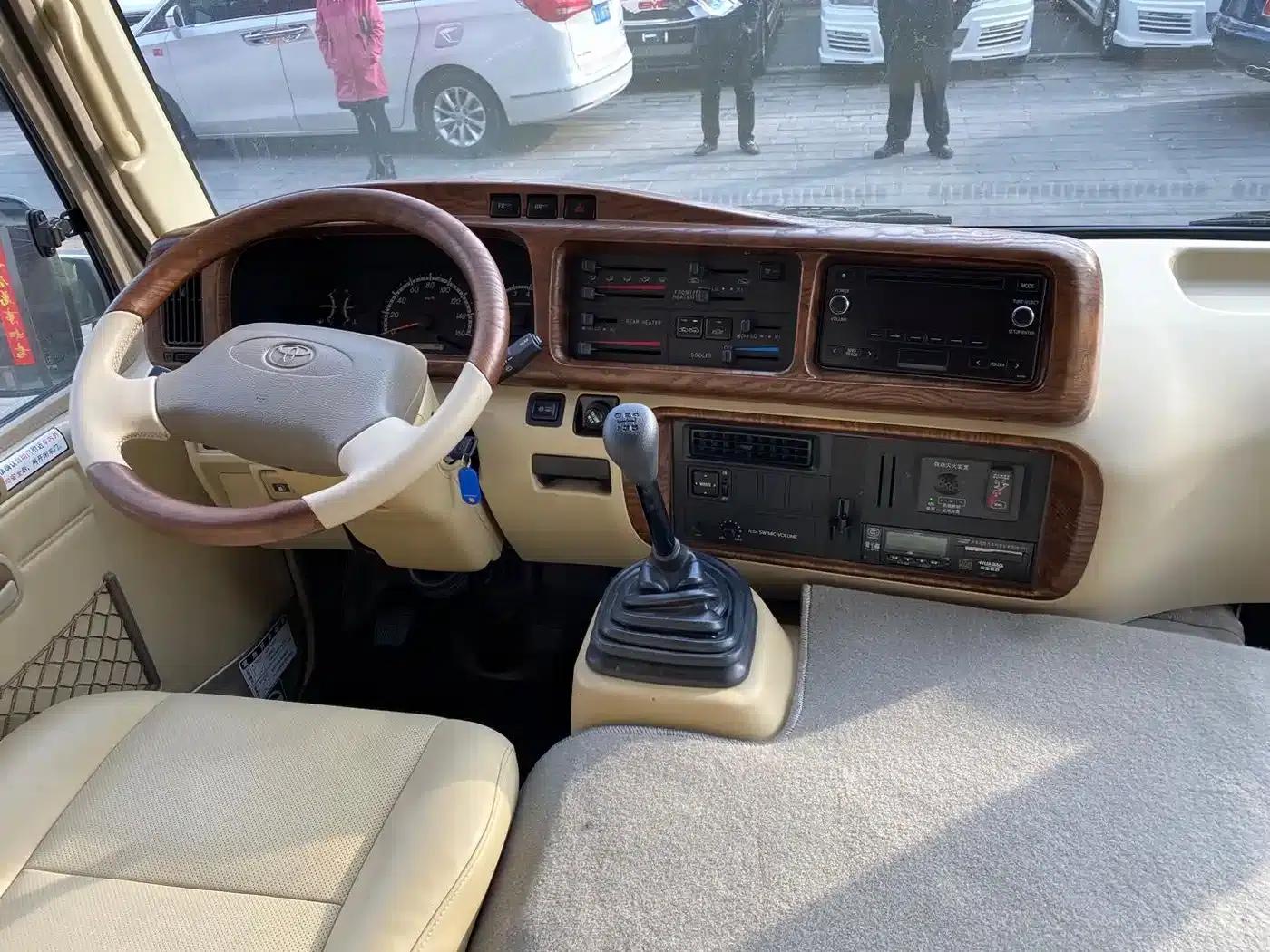 2019 Toyota Coaster 4.0L Premium Edition GRB53L-ZCMSK 20-seater Special Edition 9GR — миниатюра 5