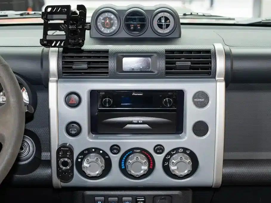 2017 FJ Cruiser 4.0L — миниатюра 11