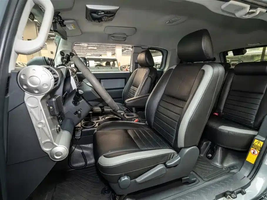 2017 FJ Cruiser 4.0L — миниатюра 6