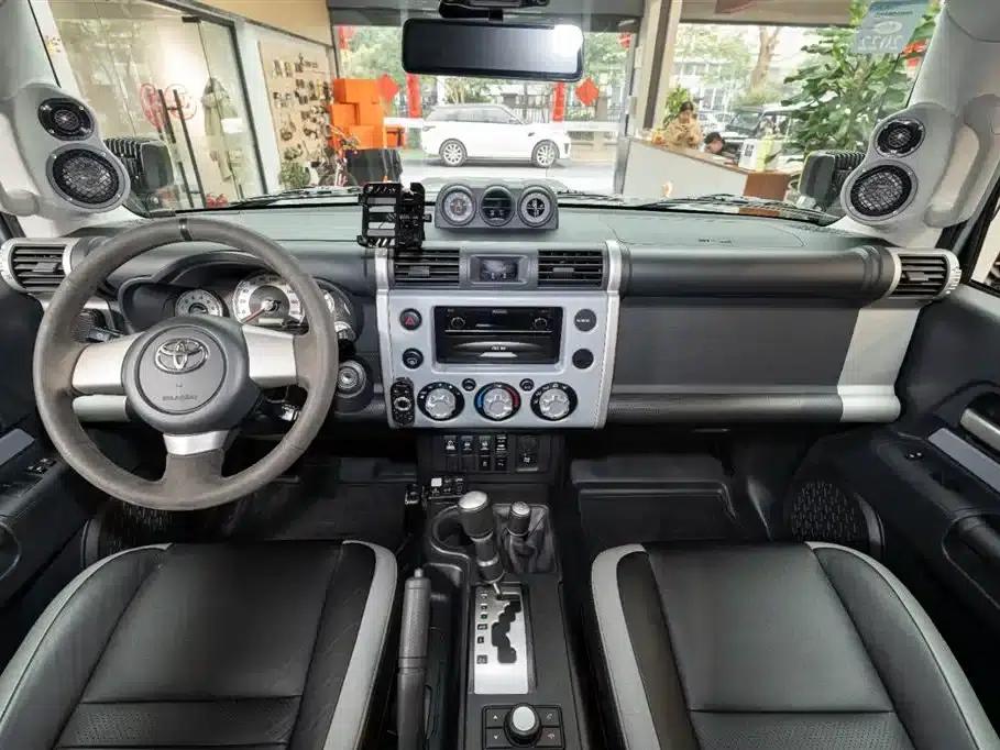 2017 FJ Cruiser 4.0L — миниатюра 7