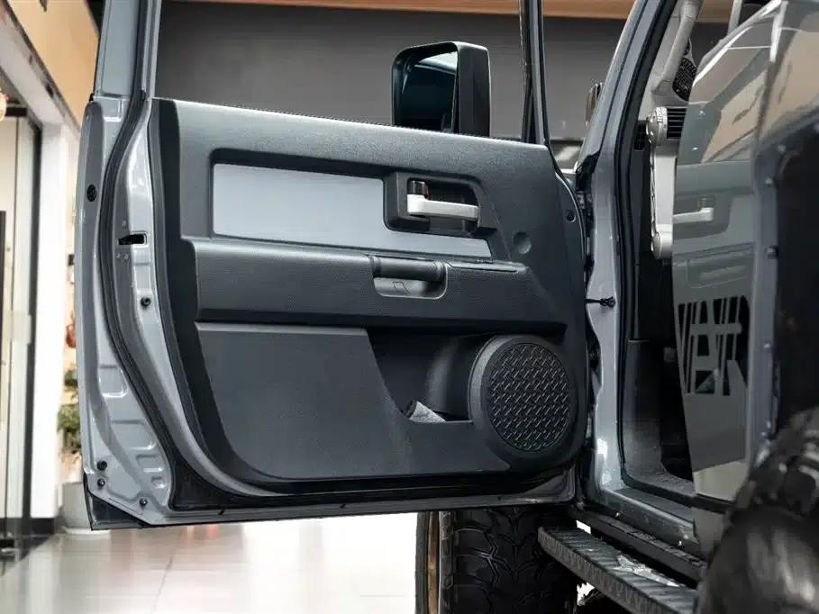 2017 FJ Cruiser 4.0L — миниатюра 8
