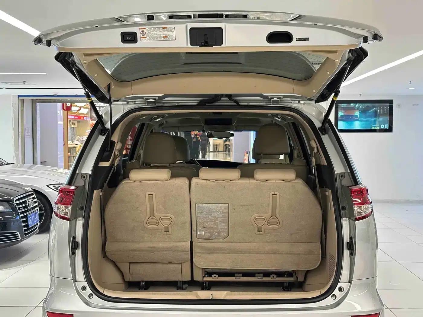 2012 Previa 2.4L 7-seater Luxury Edition — миниатюра 8