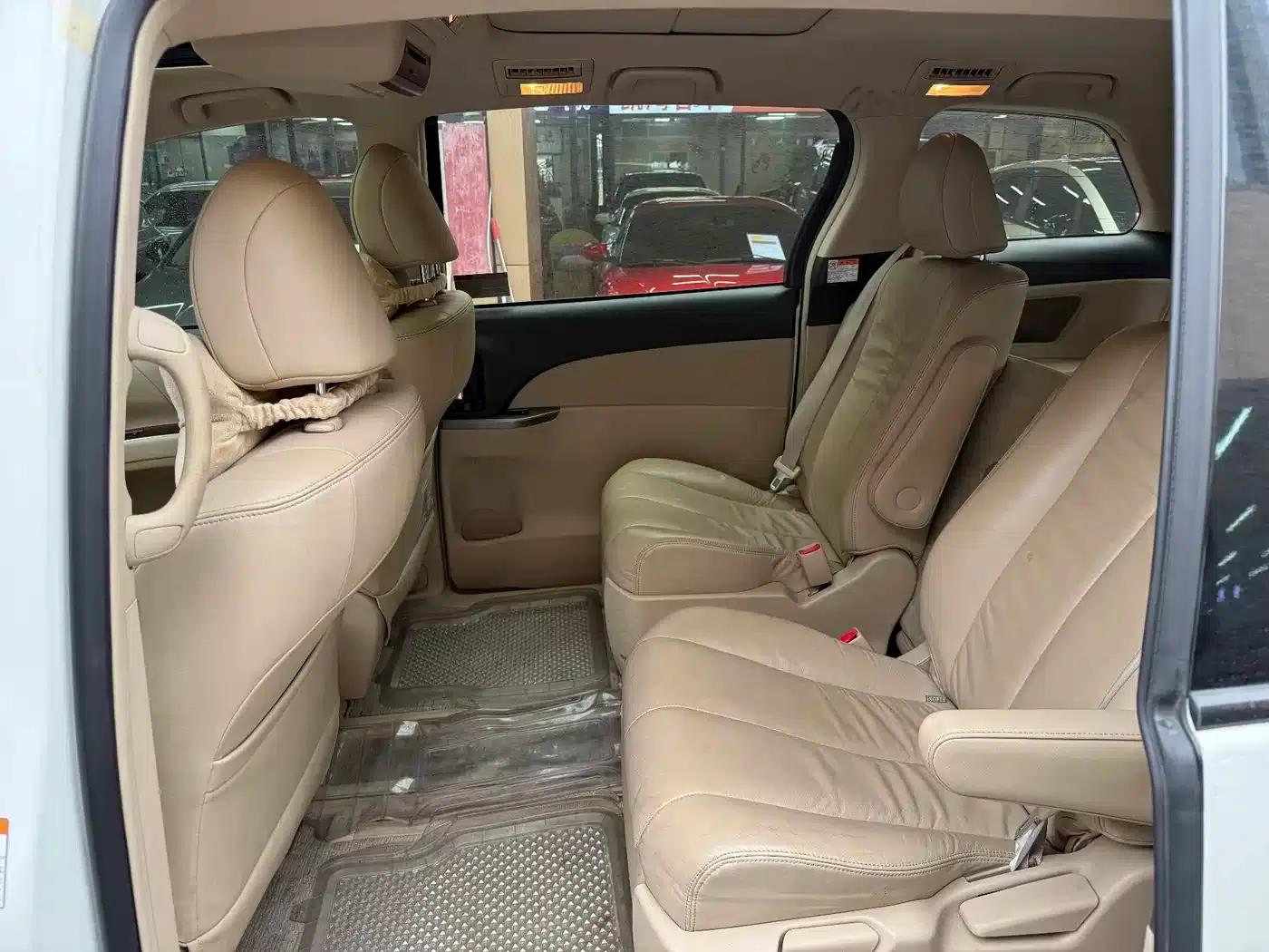 2012 Previa 2.4L 7-seater Luxury Edition — миниатюра 7