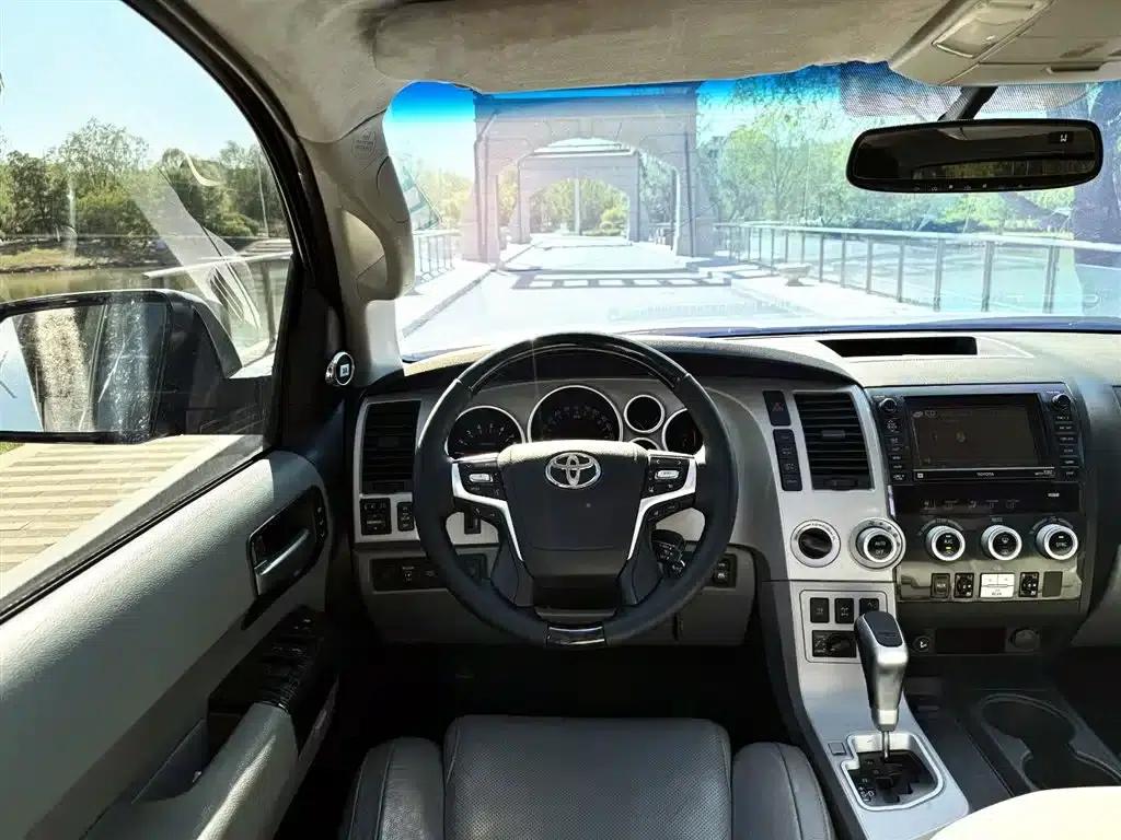 2014 Sequoia 5.7L Automatic — миниатюра 11