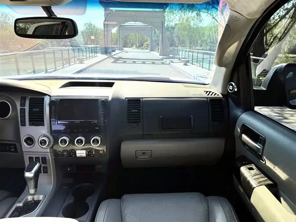 2014 Sequoia 5.7L Automatic — миниатюра 12