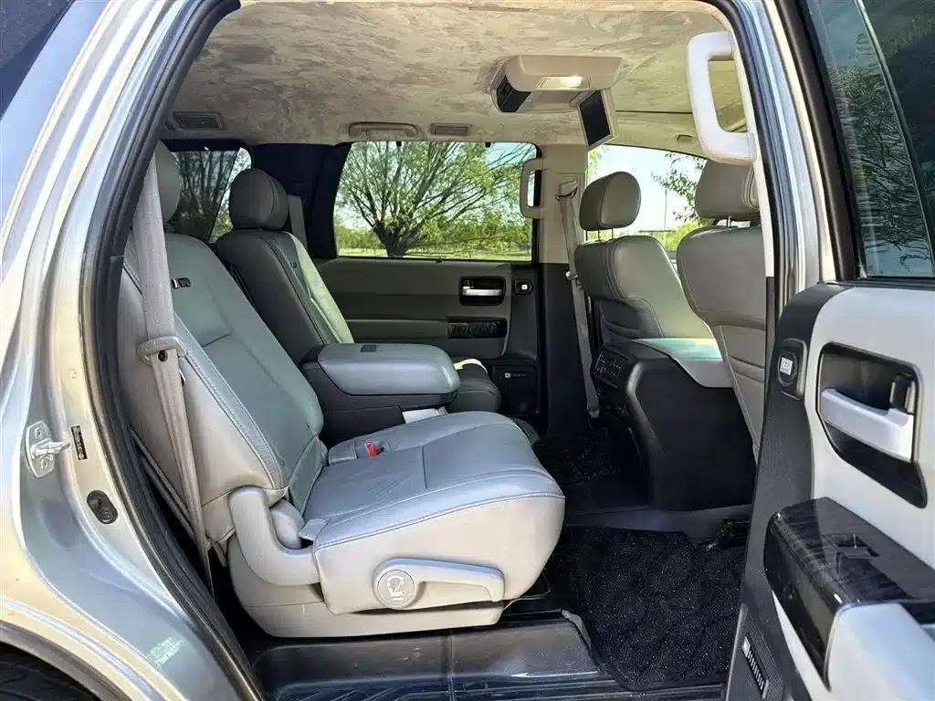 2014 Sequoia 5.7L Automatic — миниатюра 13