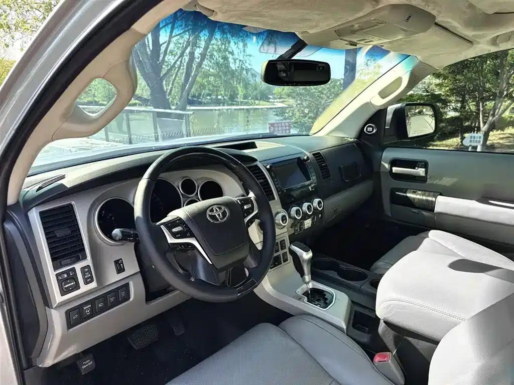 2014 Sequoia 5.7L Automatic — миниатюра 6