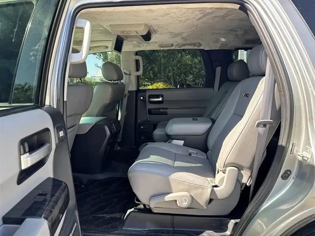 2014 Sequoia 5.7L Automatic — миниатюра 8