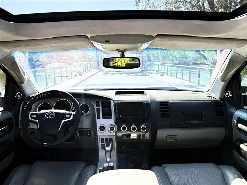 2014 Sequoia 5.7L Automatic — миниатюра 10