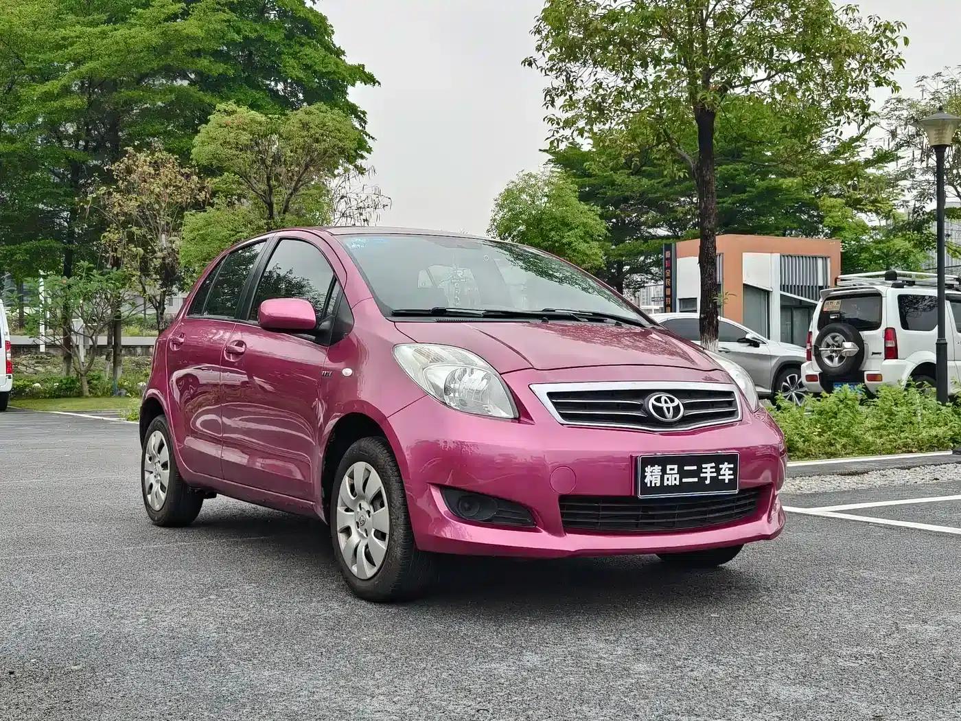 2011 Toyota Yaris 1.6E Automatic Dynamic Edition — миниатюра 3