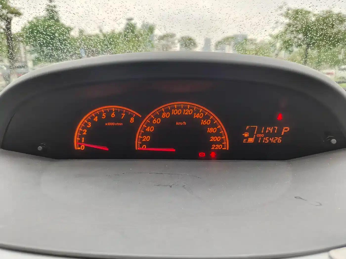 2011 Toyota Yaris 1.6E Automatic Dynamic Edition — миниатюра 7