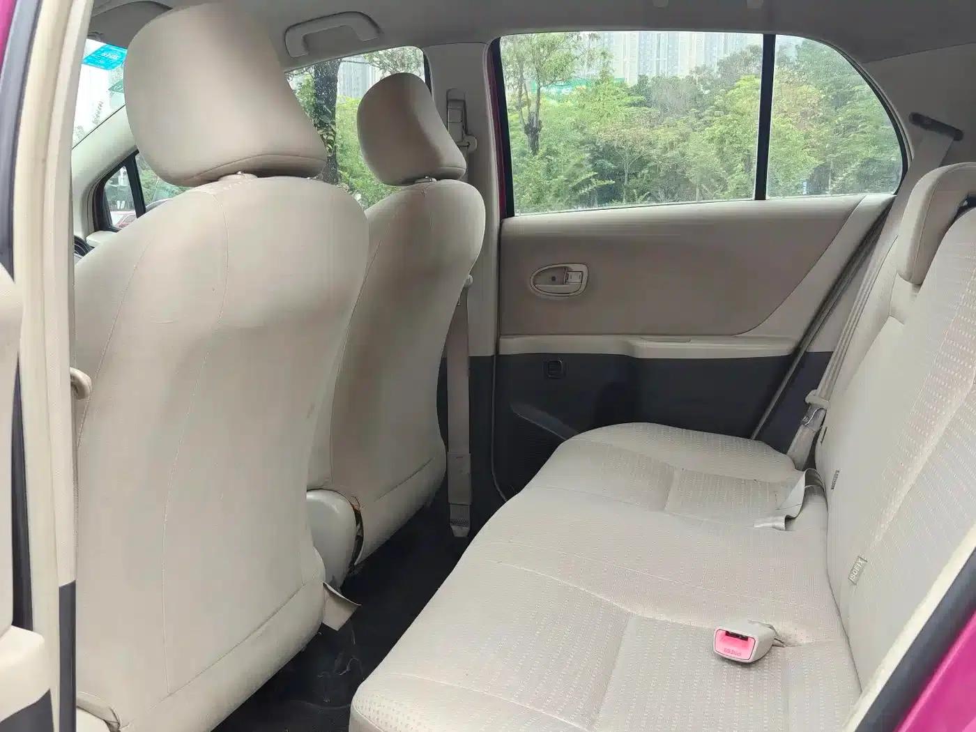 2011 Toyota Yaris 1.6E Automatic Dynamic Edition — миниатюра 8