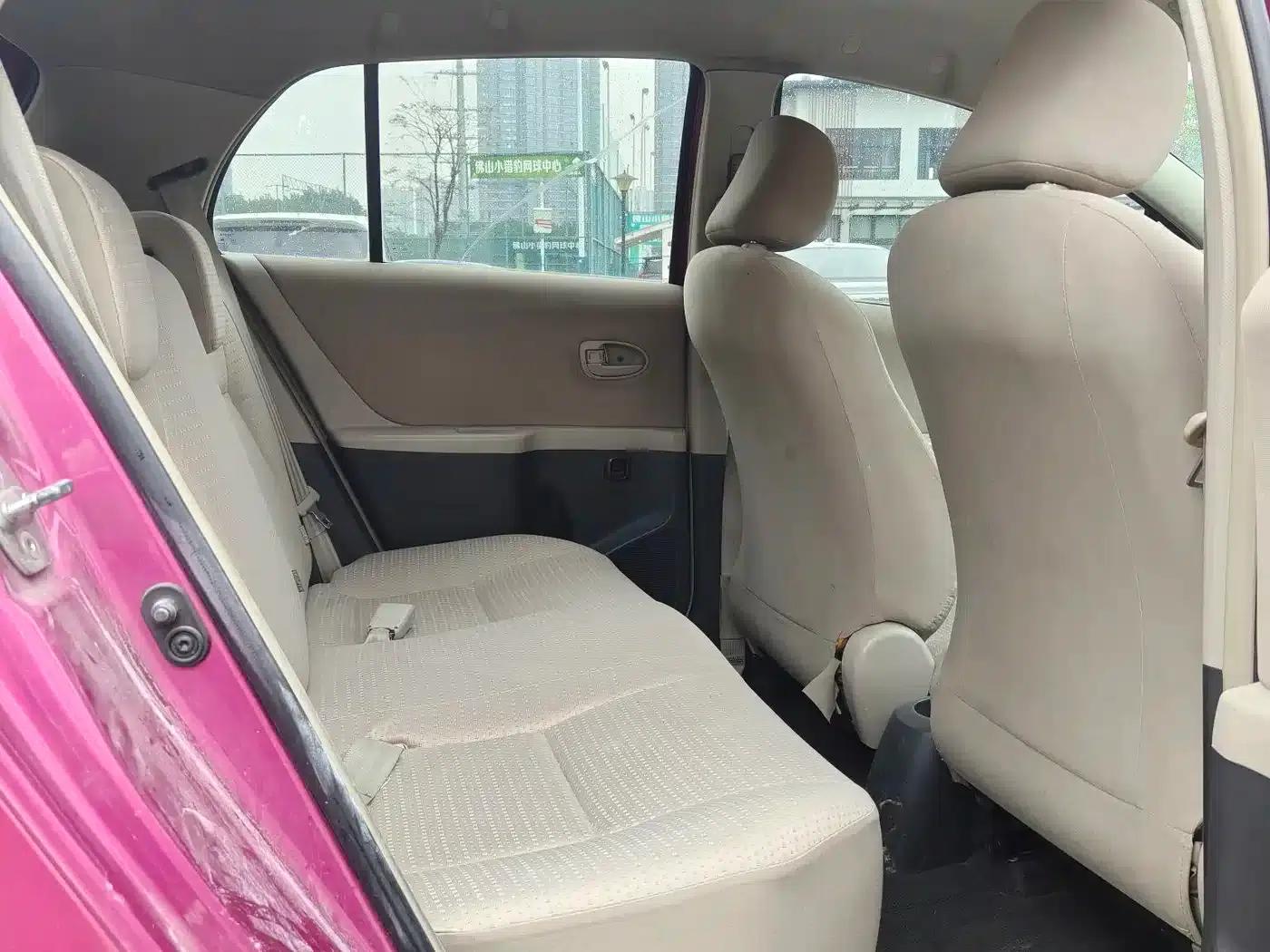 2011 Toyota Yaris 1.6E Automatic Dynamic Edition — миниатюра 9