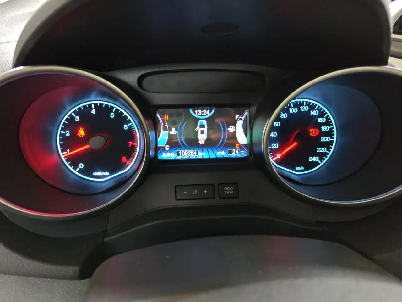 BYD Yuan 2016 1.5L Manual Luxury Model — миниатюра 12
