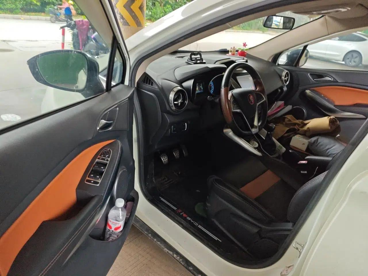 BYD Yuan 2016 1.5L Manual Luxury Model — миниатюра 17