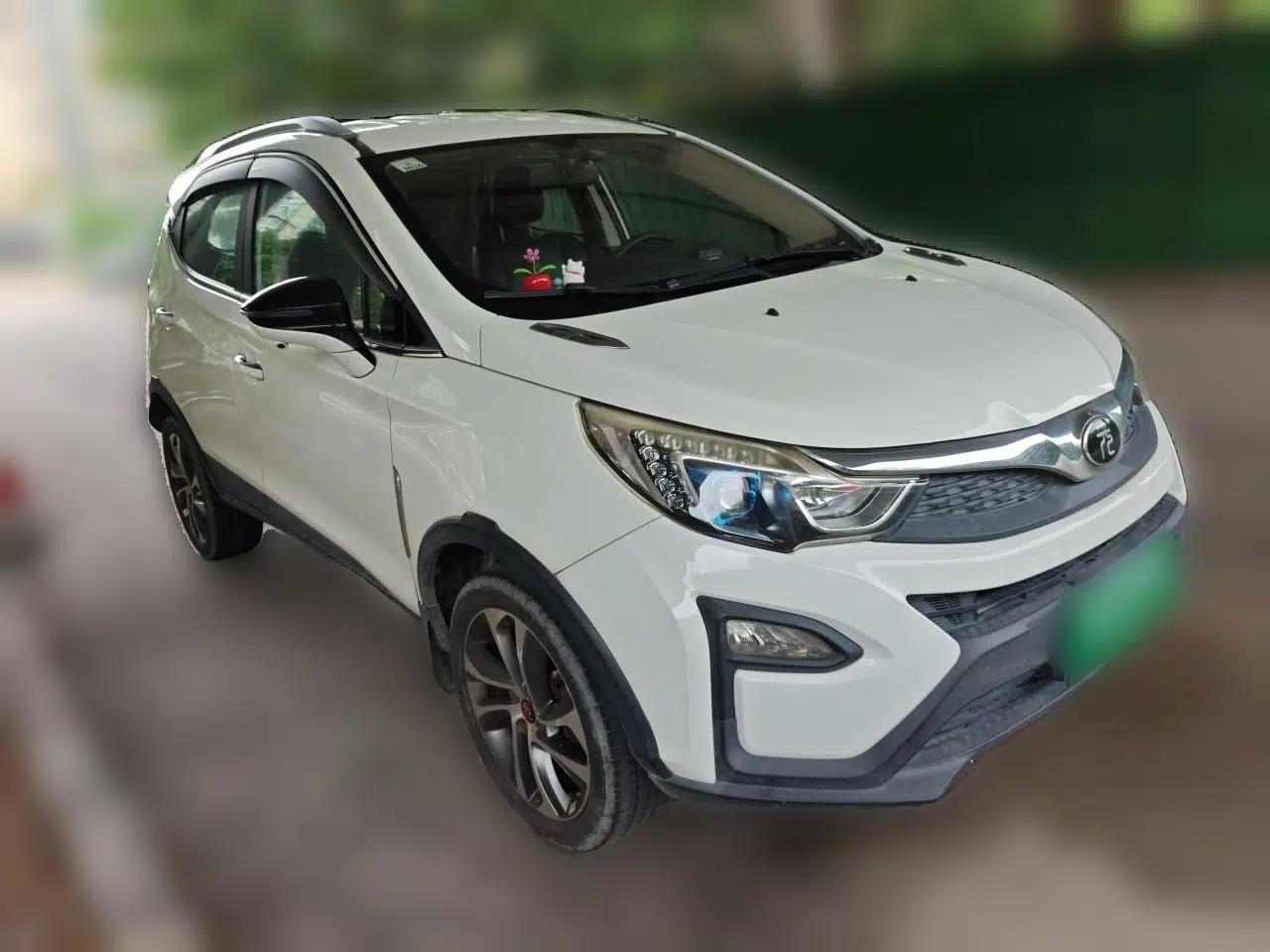 BYD Yuan 2016 1.5L Manual Luxury Model — миниатюра 3