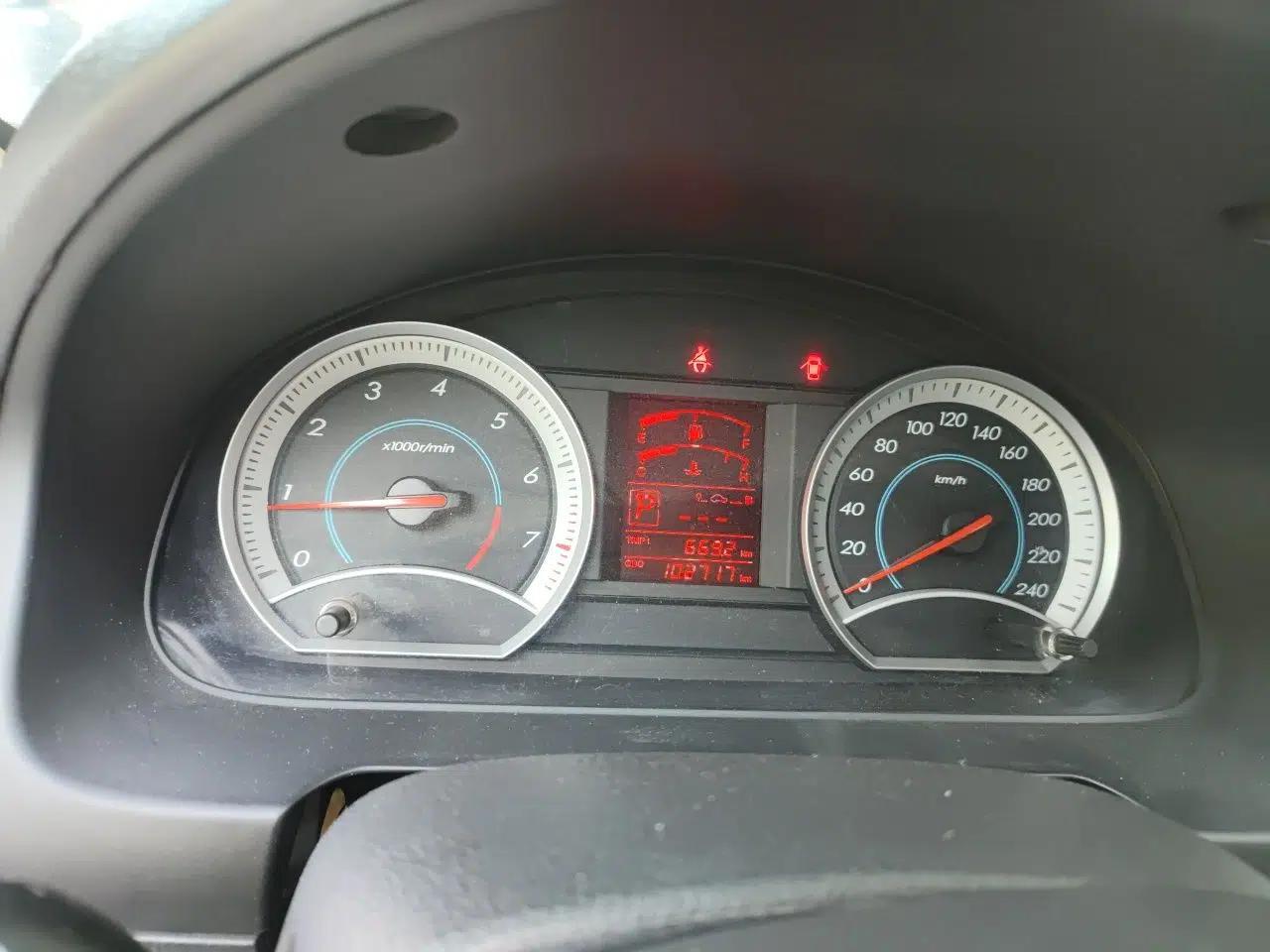 Bestune B50 2011 1.6L Automatic Prestige Edition — миниатюра 12