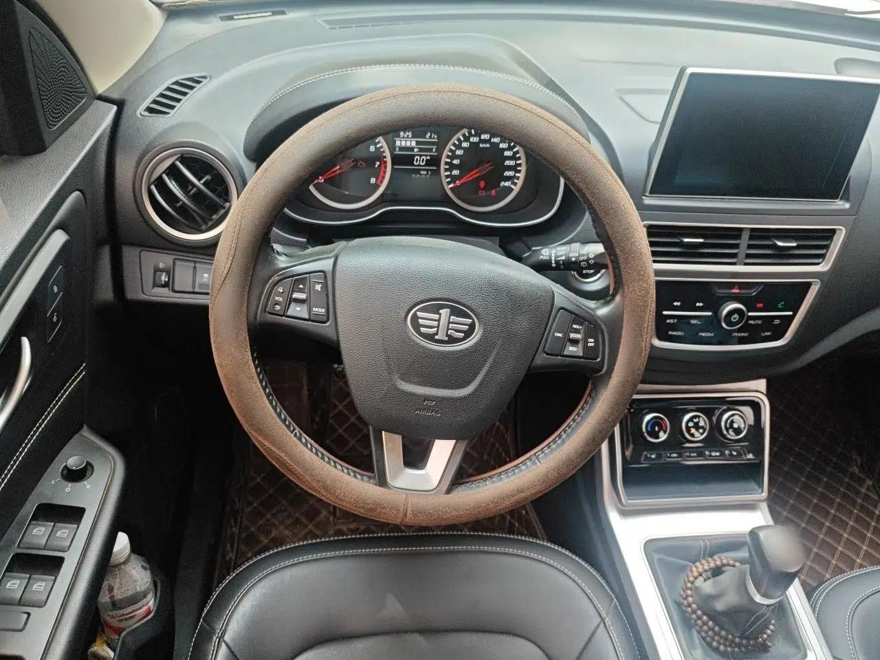 Bestune X40 2019 1.6L Manual Luxury Edition China VI — миниатюра 7
