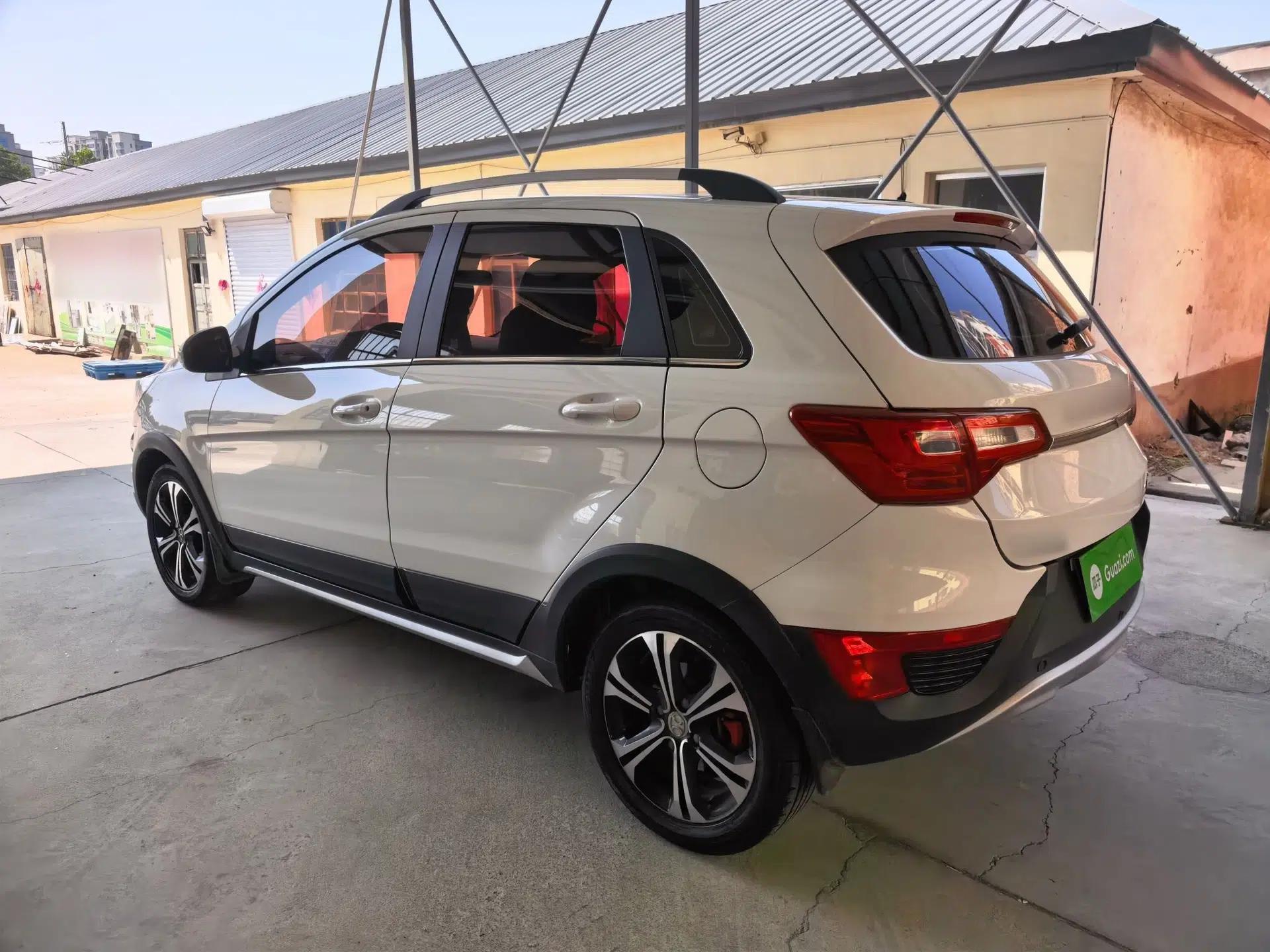 BAIC Senova X25 2015 1.5L Automatic Elite Model — миниатюра 9