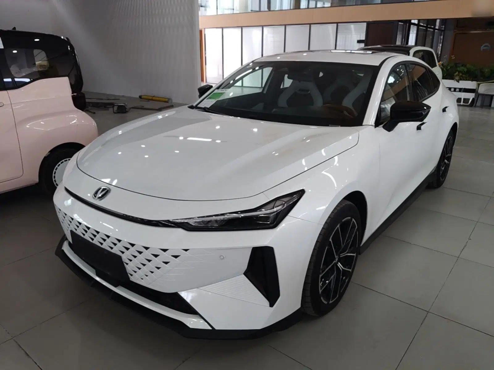 CHANGAN UNI-V iDD 2024 Blue Whale Smart Electric iDD 136km ZhiKu Model — миниатюра 1