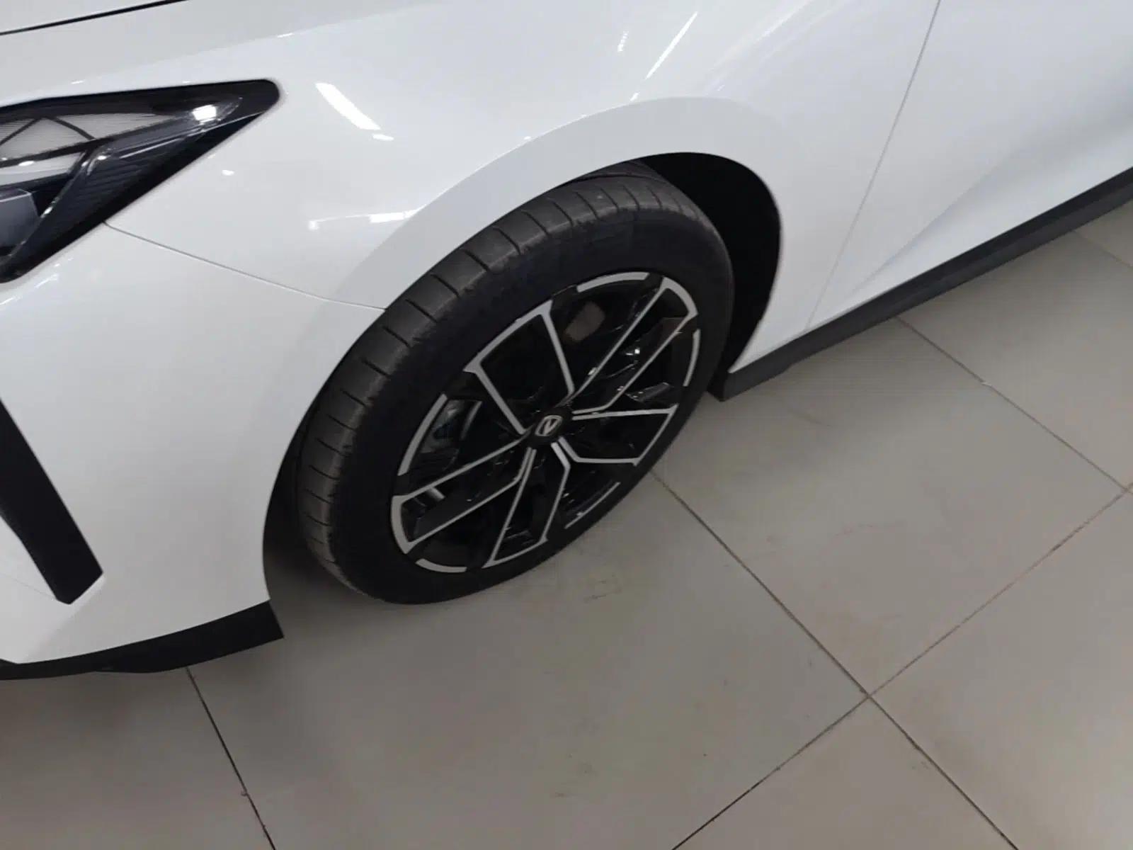 CHANGAN UNI-V iDD 2024 Blue Whale Smart Electric iDD 136km ZhiKu Model — миниатюра 8
