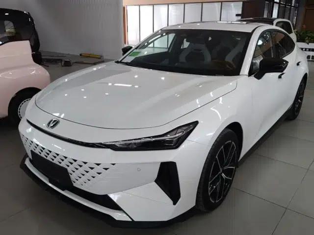 CHANGAN UNI-V iDD 2024 Blue Whale Smart Electric iDD 136km ZhiKu Model