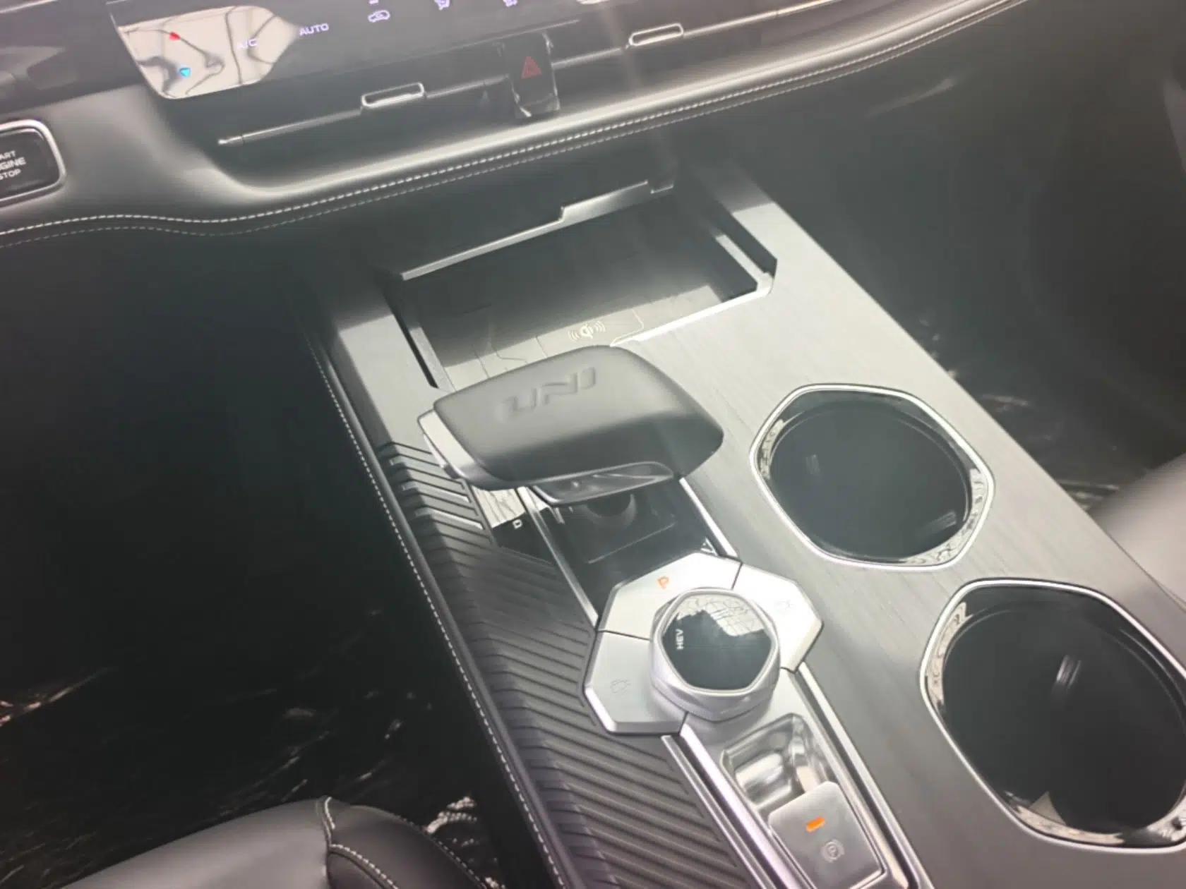 CHANGAN UNI-K iDD 2023 Zhidian iDD 1.5T 135km Smart & Fun Model — миниатюра 17